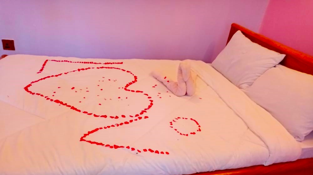 Romantic bed decoration